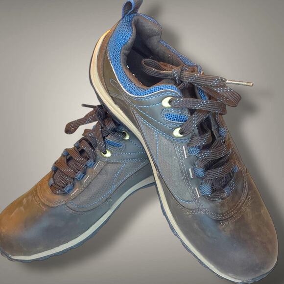 Wmn's TIMBERLAND Hiking Shoes, Waterproof Low Top Brown and Blue Great Condition - Picture 1 of 13